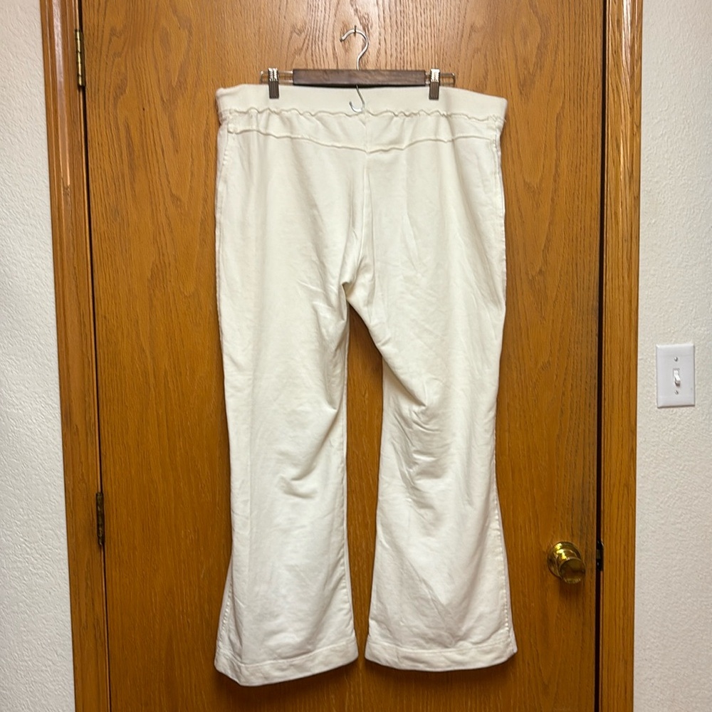 Cute Maurices white sweatpants size 2 women’s these do show wear. - Picture 3 of 11